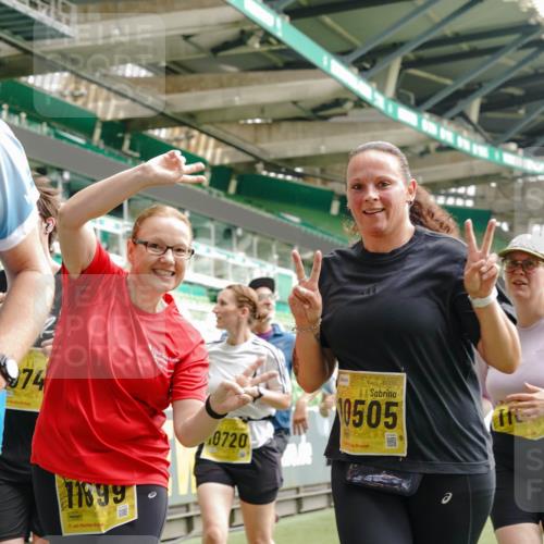 13.09.2026 - 21. swb-Marathon Bremen Michael Burmester http://msf.ph/oto/10478414 13.09.2026 10:40:24 Laufen im Stadion 10135, 10138, 10139, 10155, 10156, 10169, 10204, 10213, 10217, 10229, 10234, 10238, 10279, 10280, 10299, 10313, 10314, 10321, 10354, 10360, 10363, 10364, 10378, 10386, 10404, 10406, 10417, 10419, 10424, 10435, 10455, 10457, 10469, 10483, 10484, 10493, 10501, 10505, 10510, 10511, 10545, 10556, 10570, 10576, 10580, 10582, 10586, 10599, 10609, 10611, 10616, 10619, 10653, 10660, 10662, 10664, 10686, 10694, 10696, 10706, 10712, 10737, 10743, 10751, 10766, 10768 meine-sportfotos.de