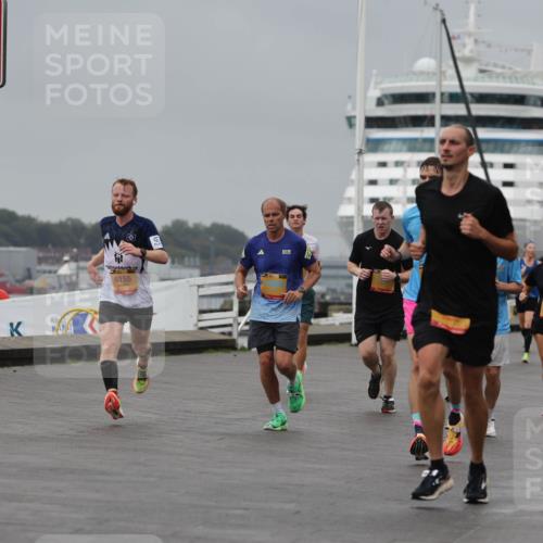 13.09.2026 - Kiel Lauf Andreas Tolksdorf http://msf.ph/oto/10478504 13.09.2026 11:51:53 Kiellinie 4, 3, 6155, 5301, 8980 meine-sportfotos.de