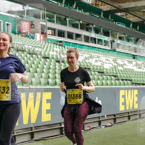 13.09.2026 - 21. swb-Marathon Bremen Michael Burmester http://msf.ph/oto/10478525 13.09.2026 10:40:28 Laufen im Stadion 10135, 10138, 10139, 10155, 10156, 10169, 10204, 10213, 10217, 10229, 10234, 10279, 10280, 10299, 10313, 10314, 10321, 10354, 10363, 10364, 10378, 10386, 10399, 10404, 10406, 10417, 10419, 10424, 10435, 10455, 10483, 10484, 10493, 10501, 10505, 10510, 10511, 10527, 10545, 10556, 10570, 10576, 10580, 10582, 10586, 10599, 10609, 10611, 10616, 10619, 10644, 10653, 10660, 10662, 10664, 10686, 10694, 10696, 10706, 10712, 10737, 10743, 10751, 10766, 10768 meine-sportfotos.de