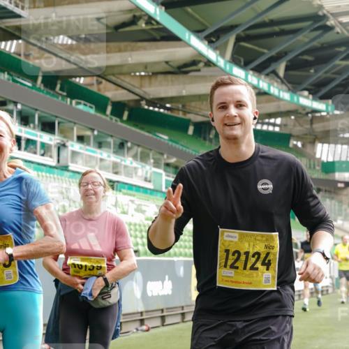 13.09.2026 - 21. swb-Marathon Bremen Michael Burmester http://msf.ph/oto/10478668 13.09.2026 10:40:34 Laufen im Stadion 10135, 10138, 10139, 10155, 10156, 10163, 10169, 10213, 10217, 10229, 10234, 10247, 10279, 10280, 10299, 10313, 10314, 10321, 10354, 10378, 10386, 10399, 10406, 10414, 10417, 10419, 10424, 10435, 10455, 10483, 10484, 10493, 10501, 10505, 10510, 10511, 10527, 10545, 10556, 10570, 10576, 10580, 10582, 10586, 10599, 10609, 10611, 10616, 10619, 10644, 10653, 10660, 10662, 10664, 10694, 10696, 10706, 10712, 10737, 10743, 10751, 10766, 10768, 10804, 11043, 11048 meine-sportfotos.de
