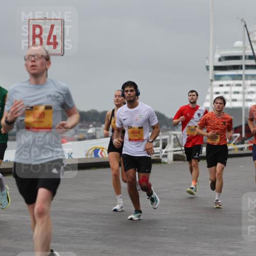 13.09.2026 - Kiel Lauf Andreas Tolksdorf http://msf.ph/oto/10478769 13.09.2026 11:52:07 Kiellinie 9748, 4, 630, 3654, 7004, 11794, 3 meine-sportfotos.de