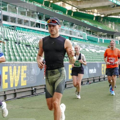 13.09.2026 - 21. swb-Marathon Bremen Michael Burmester http://msf.ph/oto/10478793 13.09.2026 13:18:10 Laufen im Stadion 267, 311, 404, 449, 486, 546, 588, 732, 753, 837, 921, 1057, 1424, 1425, 1431, 1765, 1790, 1813, 1844, 1868, 1987, 2056, 2067, 2096, 2123, 2137, 2294, 2357, 2358, 2381, 2389, 2419, 2453, 2532, 2550, 2586, 2601, 2614, 2622, 2647, 2655, 2797, 2821, 2849, 2857, 2879, 2880, 2893, 2944, 2984, 2999, 3096, 3100, 3104, 3146, 3180, 3195, 3210, 3213, 3285, 3287, 3314, 3337, 3421, 3431, 3476, 3479, 3506, 3537, 3548, 3619, 3633, 3654, 3740, 3879, 4478 meine-sportfotos.de