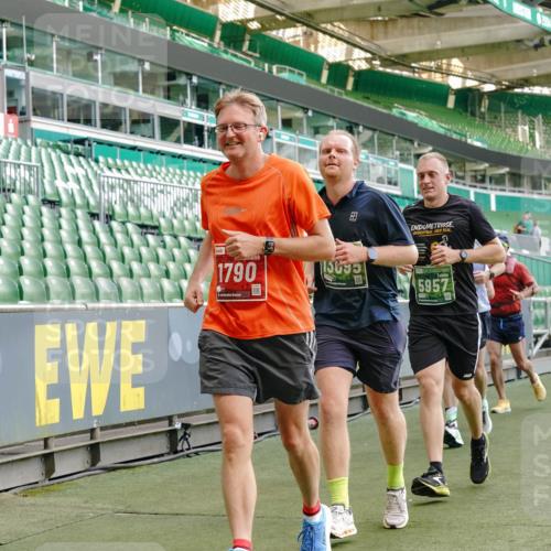 13.09.2026 - 21. swb-Marathon Bremen Michael Burmester http://msf.ph/oto/10478836 13.09.2026 13:18:12 Laufen im Stadion 267, 311, 404, 449, 486, 546, 588, 732, 753, 837, 921, 1057, 1424, 1425, 1431, 1765, 1790, 1813, 1844, 1868, 1987, 2056, 2067, 2096, 2123, 2137, 2224, 2294, 2357, 2358, 2389, 2419, 2453, 2532, 2550, 2586, 2601, 2614, 2622, 2647, 2655, 2797, 2821, 2849, 2857, 2879, 2880, 2893, 2944, 2984, 2999, 3096, 3100, 3104, 3146, 3180, 3195, 3210, 3213, 3285, 3287, 3314, 3337, 3421, 3431, 3476, 3479, 3506, 3537, 3548, 3619, 3633, 3654, 3740, 3879, 4478 meine-sportfotos.de