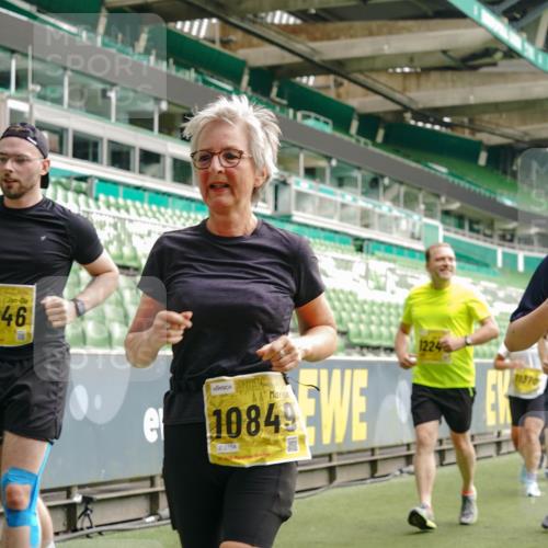 13.09.2026 - 21. swb-Marathon Bremen Michael Burmester http://msf.ph/oto/10478842 13.09.2026 10:40:42 Laufen im Stadion 10138, 10155, 10156, 10163, 10169, 10213, 10217, 10229, 10234, 10247, 10279, 10280, 10299, 10313, 10314, 10321, 10354, 10386, 10399, 10406, 10414, 10417, 10419, 10424, 10435, 10455, 10483, 10484, 10493, 10501, 10527, 10545, 10556, 10570, 10576, 10580, 10582, 10586, 10599, 10611, 10616, 10619, 10644, 10653, 10660, 10694, 10696, 10705, 10706, 10712, 10719, 10737, 10743, 10751, 10766, 10768, 10804, 10859, 11043, 11048 meine-sportfotos.de