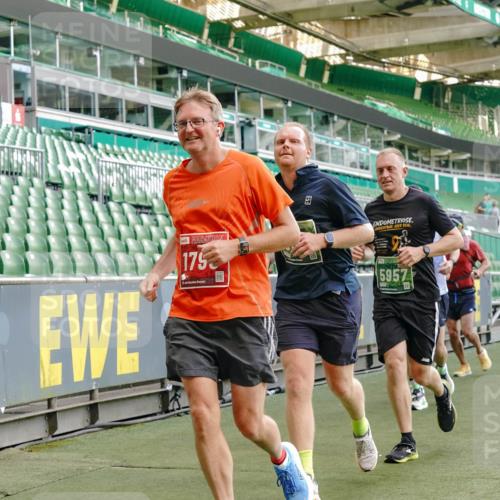 13.09.2026 - 21. swb-Marathon Bremen Michael Burmester http://msf.ph/oto/10478845 13.09.2026 13:18:12 Laufen im Stadion 267, 311, 404, 449, 486, 546, 588, 732, 753, 837, 921, 1057, 1424, 1425, 1431, 1765, 1790, 1813, 1844, 1868, 1987, 2056, 2067, 2096, 2123, 2137, 2224, 2294, 2357, 2358, 2389, 2419, 2453, 2532, 2550, 2586, 2601, 2614, 2622, 2647, 2655, 2797, 2821, 2849, 2857, 2879, 2880, 2893, 2944, 2984, 2999, 3096, 3100, 3104, 3146, 3180, 3195, 3210, 3213, 3285, 3287, 3314, 3337, 3421, 3431, 3476, 3479, 3506, 3537, 3548, 3619, 3633, 3654, 3740, 3879, 4478 meine-sportfotos.de