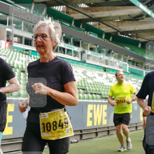 13.09.2026 - 21. swb-Marathon Bremen Michael Burmester http://msf.ph/oto/10478854 13.09.2026 10:40:42 Laufen im Stadion 10138, 10155, 10156, 10163, 10169, 10213, 10217, 10229, 10234, 10247, 10279, 10280, 10299, 10313, 10314, 10321, 10354, 10386, 10399, 10406, 10414, 10417, 10419, 10424, 10435, 10455, 10483, 10484, 10493, 10501, 10527, 10545, 10556, 10570, 10576, 10580, 10582, 10586, 10599, 10611, 10616, 10619, 10644, 10653, 10660, 10694, 10696, 10705, 10706, 10712, 10719, 10737, 10743, 10751, 10766, 10768, 10804, 10859, 11043, 11048 meine-sportfotos.de