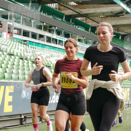 13.09.2026 - 21. swb-Marathon Bremen Michael Burmester http://msf.ph/oto/10478955 13.09.2026 10:40:47 Laufen im Stadion 10138, 10155, 10156, 10163, 10169, 10213, 10217, 10234, 10247, 10279, 10280, 10299, 10313, 10314, 10321, 10354, 10386, 10399, 10406, 10414, 10417, 10419, 10424, 10435, 10455, 10483, 10484, 10493, 10501, 10527, 10545, 10556, 10570, 10576, 10580, 10582, 10586, 10599, 10611, 10616, 10644, 10653, 10660, 10694, 10696, 10705, 10706, 10712, 10719, 10722, 10737, 10743, 10751, 10766, 10768, 10804, 10859, 11043, 11048 meine-sportfotos.de