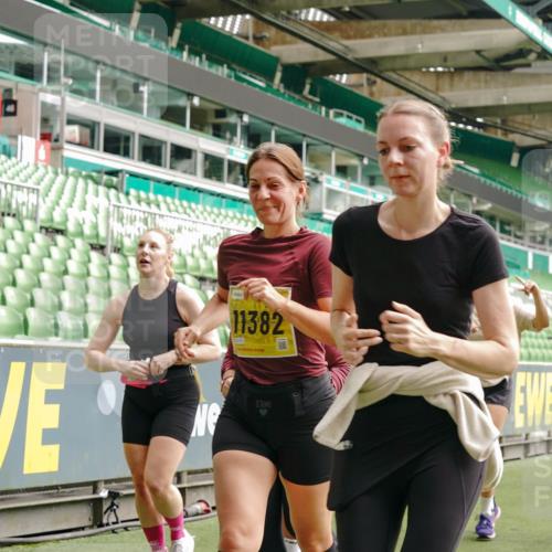 13.09.2026 - 21. swb-Marathon Bremen Michael Burmester http://msf.ph/oto/10478963 13.09.2026 10:40:47 Laufen im Stadion 10138, 10155, 10156, 10163, 10169, 10213, 10217, 10234, 10247, 10279, 10280, 10299, 10313, 10314, 10321, 10354, 10386, 10399, 10406, 10414, 10417, 10419, 10424, 10435, 10455, 10483, 10484, 10493, 10501, 10527, 10545, 10556, 10570, 10576, 10580, 10582, 10586, 10599, 10611, 10616, 10644, 10653, 10660, 10694, 10696, 10705, 10706, 10712, 10719, 10722, 10737, 10743, 10751, 10766, 10768, 10804, 10859, 11043, 11048 meine-sportfotos.de