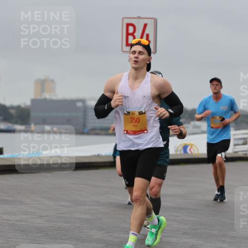 13.09.2026 - Kiel Lauf Andreas Tolksdorf http://msf.ph/oto/10478965 13.09.2026 11:52:19 Kiellinie 38, 1328, 250 meine-sportfotos.de