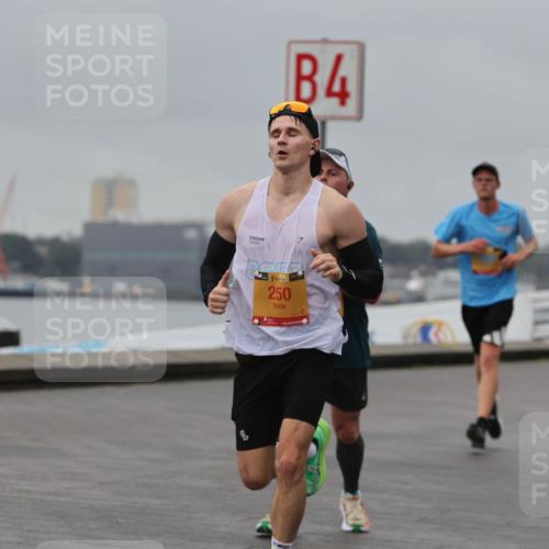 13.09.2026 - Kiel Lauf Andreas Tolksdorf http://msf.ph/oto/10478972 13.09.2026 11:52:19 Kiellinie 4, 4, 38, 250 meine-sportfotos.de