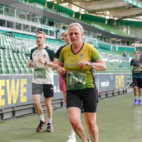 13.09.2026 - 21. swb-Marathon Bremen Michael Burmester http://msf.ph/oto/10479036 13.09.2026 13:18:20 Laufen im Stadion 311, 404, 449, 486, 546, 588, 732, 753, 837, 921, 1057, 1424, 1425, 1431, 1506, 1765, 1790, 1813, 1844, 1868, 2056, 2067, 2096, 2123, 2137, 2224, 2294, 2357, 2358, 2389, 2419, 2453, 2532, 2550, 2557, 2563, 2586, 2601, 2614, 2622, 2647, 2655, 2786, 2821, 2845, 2849, 2857, 2879, 2880, 2893, 2944, 2984, 2999, 3072, 3096, 3100, 3104, 3146, 3180, 3195, 3198, 3210, 3213, 3285, 3287, 3314, 3337, 3421, 3431, 3476, 3479, 3506, 3537, 3548, 3619, 3633, 3654, 3740, 3879, 4478 meine-sportfotos.de