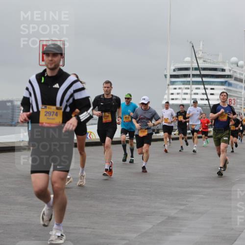 13.09.2026 - Kiel Lauf Andreas Tolksdorf http://msf.ph/oto/10479045 13.09.2026 11:52:25 Kiellinie 2974, 5960, 9810, 6789, 3725, 3 meine-sportfotos.de