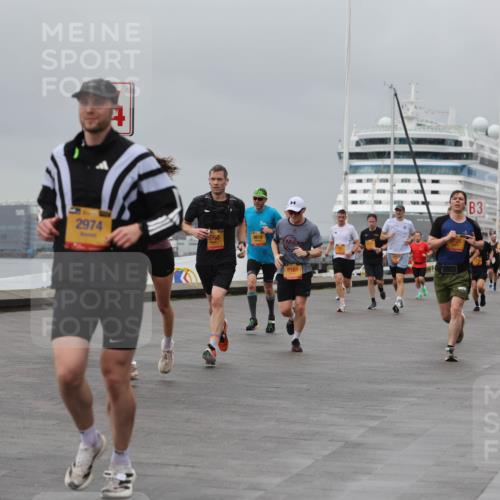 13.09.2026 - Kiel Lauf Andreas Tolksdorf http://msf.ph/oto/10479046 13.09.2026 11:52:25 Kiellinie 2974, 960, 9810, 6789, 3 meine-sportfotos.de