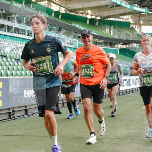 13.09.2026 - 21. swb-Marathon Bremen Michael Burmester http://msf.ph/oto/10479106 13.09.2026 13:18:23 Laufen im Stadion 311, 404, 449, 486, 546, 588, 732, 753, 837, 921, 1057, 1424, 1425, 1431, 1506, 1765, 1790, 1813, 1844, 1868, 2056, 2067, 2096, 2123, 2137, 2224, 2294, 2357, 2358, 2389, 2419, 2453, 2532, 2550, 2557, 2563, 2586, 2601, 2614, 2622, 2647, 2655, 2786, 2845, 2849, 2857, 2879, 2880, 2893, 2944, 2983, 2984, 2999, 3072, 3096, 3100, 3104, 3146, 3180, 3189, 3195, 3198, 3210, 3285, 3287, 3314, 3337, 3421, 3431, 3476, 3479, 3506, 3537, 3548, 3619, 3633, 3654, 3740, 3879, 4478 meine-sportfotos.de