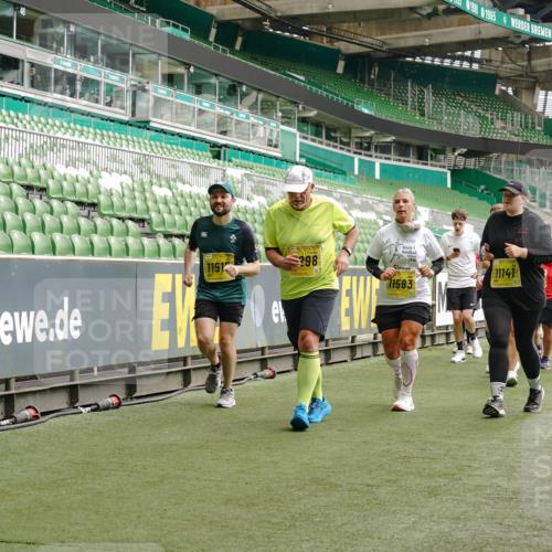 13.09.2026 - 21. swb-Marathon Bremen Michael Burmester http://msf.ph/oto/10479158 13.09.2026 10:40:54 Laufen im Stadion 10155, 10156, 10163, 10169, 10213, 10234, 10247, 10279, 10280, 10299, 10313, 10321, 10354, 10386, 10399, 10406, 10414, 10417, 10419, 10424, 10435, 10455, 10483, 10484, 10493, 10501, 10527, 10545, 10547, 10556, 10570, 10576, 10580, 10582, 10586, 10599, 10611, 10616, 10644, 10653, 10660, 10694, 10696, 10705, 10706, 10712, 10719, 10722, 10737, 10743, 10751, 10766, 10768, 10776, 10804, 10859, 11043, 11048 meine-sportfotos.de
