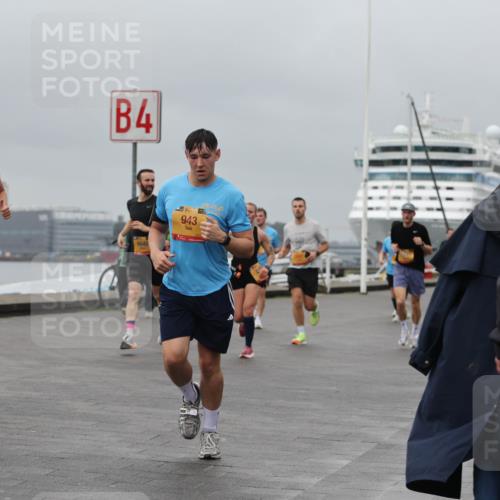 13.09.2026 - Kiel Lauf Andreas Tolksdorf http://msf.ph/oto/10479463 13.09.2026 11:53:01 Kiellinie 38, 11081, 4, 6640, 38, 943 meine-sportfotos.de