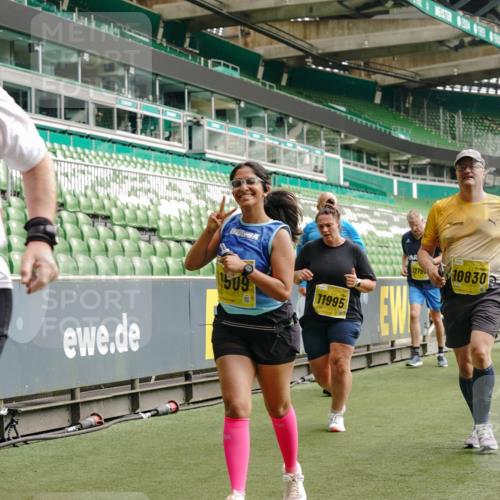 13.09.2026 - 21. swb-Marathon Bremen Michael Burmester http://msf.ph/oto/10479542 13.09.2026 10:41:09 Laufen im Stadion 10155, 10156, 10163, 10169, 10213, 10234, 10247, 10299, 10313, 10321, 10354, 10386, 10399, 10406, 10414, 10417, 10419, 10422, 10424, 10435, 10455, 10461, 10462, 10483, 10484, 10527, 10545, 10546, 10547, 10570, 10580, 10582, 10586, 10599, 10611, 10644, 10653, 10694, 10696, 10705, 10706, 10719, 10722, 10737, 10751, 10766, 10768, 10776, 10804, 10859, 10889, 10977, 11043, 11048 meine-sportfotos.de