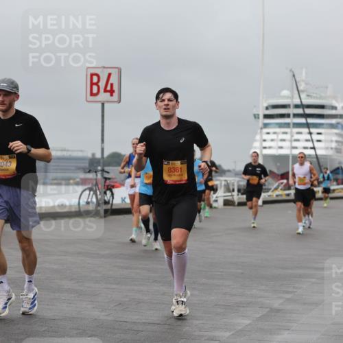 13.09.2026 - Kiel Lauf Andreas Tolksdorf http://msf.ph/oto/10479563 13.09.2026 11:53:06 Kiellinie 39, 2043, 4, 1075, 8361, 3 meine-sportfotos.de