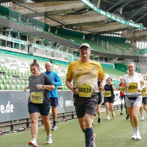 13.09.2026 - 21. swb-Marathon Bremen Michael Burmester http://msf.ph/oto/10479582 13.09.2026 10:41:10 Laufen im Stadion 10155, 10156, 10163, 10169, 10213, 10234, 10247, 10299, 10313, 10321, 10354, 10386, 10399, 10406, 10414, 10417, 10419, 10422, 10424, 10435, 10455, 10461, 10462, 10483, 10484, 10527, 10545, 10546, 10547, 10570, 10580, 10582, 10586, 10599, 10611, 10644, 10653, 10694, 10696, 10705, 10706, 10719, 10722, 10737, 10751, 10766, 10768, 10776, 10804, 10859, 10889, 10977, 11043, 11048 meine-sportfotos.de