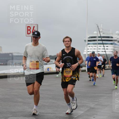 13.09.2026 - Kiel Lauf Andreas Tolksdorf http://msf.ph/oto/10479593 13.09.2026 11:53:14 Kiellinie 4335, 30, 4, 39, 6420 meine-sportfotos.de