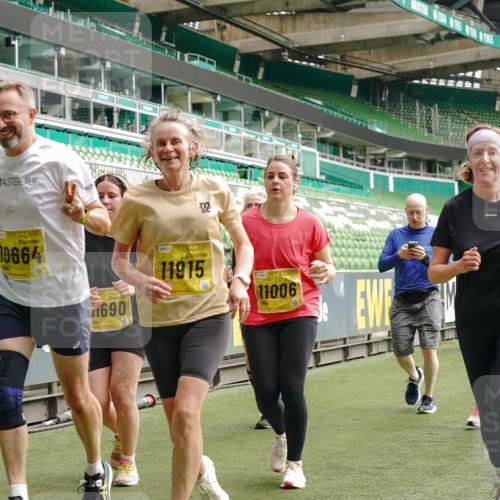 13.09.2026 - 21. swb-Marathon Bremen Michael Burmester http://msf.ph/oto/10479712 13.09.2026 10:41:15 Laufen im Stadion 10155, 10156, 10163, 10169, 10213, 10234, 10247, 10299, 10313, 10321, 10354, 10386, 10399, 10406, 10414, 10417, 10419, 10422, 10424, 10435, 10455, 10461, 10462, 10483, 10527, 10545, 10546, 10547, 10570, 10582, 10586, 10599, 10611, 10644, 10653, 10694, 10696, 10705, 10706, 10719, 10722, 10737, 10751, 10766, 10768, 10776, 10804, 10859, 10889, 10909, 10963, 10977, 11043, 11048 meine-sportfotos.de