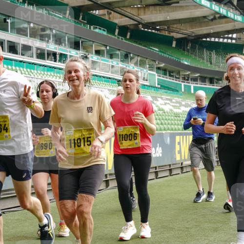 13.09.2026 - 21. swb-Marathon Bremen Michael Burmester http://msf.ph/oto/10479724 13.09.2026 10:41:15 Laufen im Stadion 10155, 10156, 10163, 10169, 10213, 10234, 10247, 10299, 10313, 10321, 10354, 10386, 10399, 10406, 10414, 10417, 10419, 10422, 10424, 10435, 10455, 10461, 10462, 10483, 10527, 10545, 10546, 10547, 10570, 10582, 10586, 10599, 10611, 10644, 10653, 10694, 10696, 10705, 10706, 10719, 10722, 10737, 10751, 10766, 10768, 10776, 10804, 10859, 10889, 10909, 10963, 10977, 11043, 11048 meine-sportfotos.de