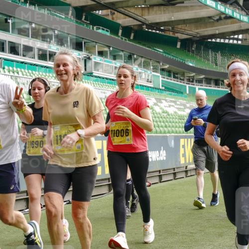 13.09.2026 - 21. swb-Marathon Bremen Michael Burmester http://msf.ph/oto/10479733 13.09.2026 10:41:15 Laufen im Stadion 10155, 10156, 10163, 10169, 10213, 10234, 10247, 10299, 10313, 10321, 10354, 10386, 10399, 10406, 10414, 10417, 10419, 10422, 10424, 10435, 10455, 10461, 10462, 10483, 10527, 10545, 10546, 10547, 10570, 10582, 10586, 10599, 10611, 10644, 10653, 10694, 10696, 10705, 10706, 10719, 10722, 10737, 10751, 10766, 10768, 10776, 10804, 10859, 10889, 10909, 10963, 10977, 11043, 11048 meine-sportfotos.de