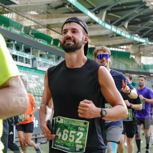 13.09.2026 - 21. swb-Marathon Bremen Michael Burmester http://msf.ph/oto/10479738 13.09.2026 13:18:52 Laufen im Stadion 311, 333, 404, 486, 512, 546, 732, 753, 837, 921, 938, 1156, 1424, 1425, 1431, 1506, 1765, 1790, 1844, 1868, 2056, 2123, 2137, 2224, 2240, 2294, 2315, 2357, 2358, 2419, 2453, 2557, 2563, 2601, 2614, 2622, 2647, 2689, 2702, 2703, 2722, 2786, 2843, 2845, 2849, 2857, 2879, 2880, 2893, 2944, 2983, 2984, 2999, 3031, 3046, 3072, 3096, 3100, 3146, 3180, 3189, 3198, 3210, 3263, 3285, 3287, 3337, 3421, 3431, 3476, 3537, 3548, 3619, 3633, 3654, 3740, 3879, 4478 meine-sportfotos.de