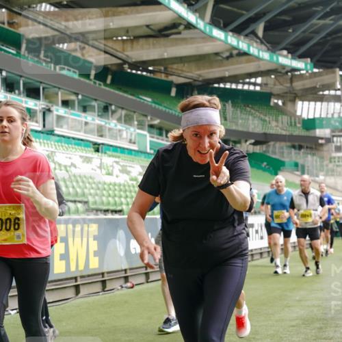 13.09.2026 - 21. swb-Marathon Bremen Michael Burmester http://msf.ph/oto/10479742 13.09.2026 10:41:16 Laufen im Stadion 10155, 10156, 10163, 10169, 10213, 10234, 10247, 10299, 10313, 10321, 10354, 10386, 10399, 10406, 10414, 10417, 10419, 10422, 10424, 10435, 10455, 10461, 10462, 10483, 10519, 10527, 10545, 10546, 10547, 10570, 10582, 10586, 10599, 10611, 10644, 10653, 10694, 10696, 10705, 10706, 10719, 10722, 10737, 10751, 10766, 10768, 10776, 10804, 10859, 10889, 10909, 10963, 10977, 11043, 11048 meine-sportfotos.de