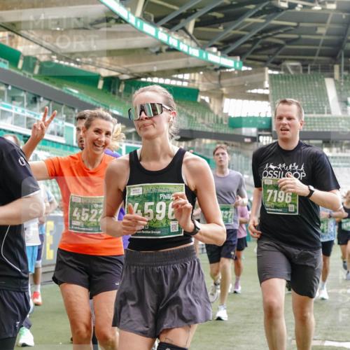 13.09.2026 - 21. swb-Marathon Bremen Michael Burmester http://msf.ph/oto/10479770 13.09.2026 13:18:53 Laufen im Stadion 311, 333, 404, 486, 512, 546, 732, 753, 837, 921, 938, 1156, 1424, 1425, 1431, 1506, 1765, 1790, 1844, 1868, 2056, 2123, 2137, 2224, 2240, 2294, 2315, 2357, 2358, 2419, 2453, 2557, 2563, 2601, 2614, 2622, 2647, 2689, 2702, 2703, 2722, 2786, 2843, 2845, 2849, 2857, 2879, 2880, 2893, 2944, 2983, 2999, 3031, 3046, 3072, 3096, 3100, 3116, 3146, 3180, 3189, 3198, 3210, 3263, 3285, 3287, 3337, 3421, 3431, 3476, 3537, 3548, 3619, 3633, 3654, 3740, 3879, 4478 meine-sportfotos.de