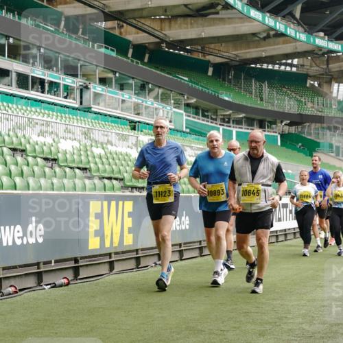 13.09.2026 - 21. swb-Marathon Bremen Michael Burmester http://msf.ph/oto/10479826 13.09.2026 10:41:19 Laufen im Stadion 10155, 10156, 10163, 10169, 10213, 10247, 10299, 10313, 10321, 10354, 10386, 10399, 10406, 10414, 10417, 10419, 10422, 10424, 10435, 10455, 10461, 10462, 10483, 10519, 10527, 10545, 10546, 10547, 10570, 10582, 10586, 10599, 10611, 10644, 10653, 10694, 10696, 10705, 10706, 10719, 10722, 10751, 10766, 10768, 10776, 10804, 10859, 10889, 10909, 10963, 10977, 11043, 11048 meine-sportfotos.de