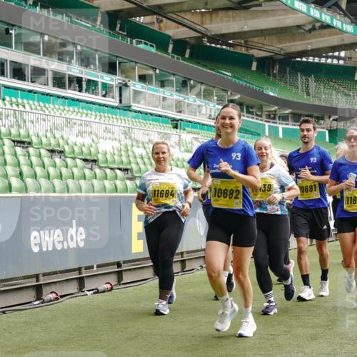 13.09.2026 - 21. swb-Marathon Bremen Michael Burmester http://msf.ph/oto/10479929 13.09.2026 10:41:23 Laufen im Stadion 10155, 10156, 10163, 10169, 10213, 10247, 10299, 10313, 10321, 10354, 10386, 10399, 10406, 10414, 10417, 10419, 10422, 10424, 10435, 10455, 10461, 10462, 10483, 10519, 10527, 10545, 10546, 10547, 10570, 10582, 10586, 10599, 10611, 10644, 10653, 10694, 10696, 10705, 10706, 10719, 10722, 10751, 10766, 10768, 10776, 10804, 10859, 10889, 10909, 10963, 10977, 11043, 11048 meine-sportfotos.de