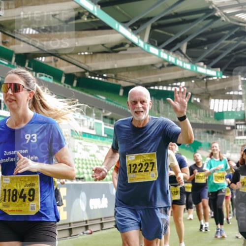13.09.2026 - 21. swb-Marathon Bremen Michael Burmester http://msf.ph/oto/10480022 13.09.2026 10:41:26 Laufen im Stadion 10155, 10156, 10163, 10169, 10213, 10247, 10299, 10313, 10321, 10354, 10386, 10399, 10406, 10414, 10417, 10419, 10422, 10424, 10435, 10455, 10461, 10462, 10483, 10519, 10527, 10545, 10546, 10547, 10570, 10582, 10586, 10611, 10644, 10653, 10694, 10696, 10705, 10706, 10719, 10722, 10751, 10766, 10768, 10776, 10804, 10859, 10889, 10909, 10963, 10977, 11043, 11048, 11084, 11085 meine-sportfotos.de