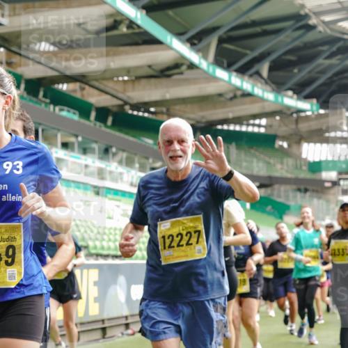 13.09.2026 - 21. swb-Marathon Bremen Michael Burmester http://msf.ph/oto/10480044 13.09.2026 10:41:26 Laufen im Stadion 10155, 10156, 10163, 10169, 10213, 10247, 10299, 10313, 10321, 10354, 10386, 10399, 10406, 10414, 10417, 10419, 10422, 10424, 10435, 10455, 10461, 10462, 10483, 10519, 10527, 10545, 10546, 10547, 10570, 10582, 10586, 10611, 10644, 10653, 10694, 10696, 10705, 10706, 10719, 10722, 10751, 10766, 10768, 10776, 10804, 10859, 10889, 10909, 10963, 10977, 11043, 11048, 11084, 11085 meine-sportfotos.de