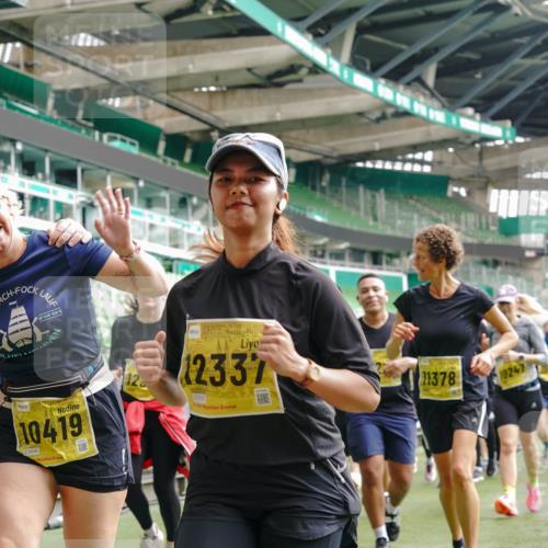 13.09.2026 - 21. swb-Marathon Bremen Michael Burmester http://msf.ph/oto/10480119 13.09.2026 10:41:29 Laufen im Stadion 10155, 10156, 10163, 10169, 10213, 10247, 10299, 10313, 10321, 10354, 10395, 10396, 10399, 10406, 10414, 10417, 10419, 10422, 10424, 10435, 10455, 10461, 10462, 10483, 10519, 10527, 10545, 10546, 10547, 10570, 10582, 10586, 10611, 10644, 10694, 10696, 10705, 10706, 10719, 10722, 10751, 10766, 10768, 10776, 10804, 10859, 10889, 10909, 10963, 10977, 11043, 11048, 11084, 11085 meine-sportfotos.de