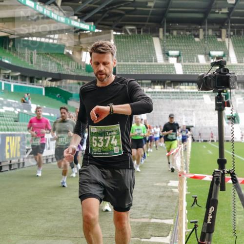 13.09.2026 - 21. swb-Marathon Bremen Michael Burmester http://msf.ph/oto/10480155 13.09.2026 13:19:08 Laufen im Stadion 311, 333, 404, 464, 486, 512, 546, 732, 753, 837, 921, 938, 1156, 1431, 1506, 1765, 1844, 1868, 1916, 2056, 2123, 2137, 2224, 2240, 2294, 2315, 2357, 2358, 2453, 2557, 2563, 2614, 2622, 2626, 2647, 2689, 2702, 2703, 2722, 2786, 2843, 2845, 2849, 2857, 2879, 2880, 2893, 2944, 2983, 2999, 3031, 3046, 3059, 3072, 3096, 3100, 3116, 3146, 3189, 3198, 3210, 3243, 3263, 3285, 3287, 3315, 3476, 3537, 3619, 3633, 3654, 3740, 3879, 4478 meine-sportfotos.de