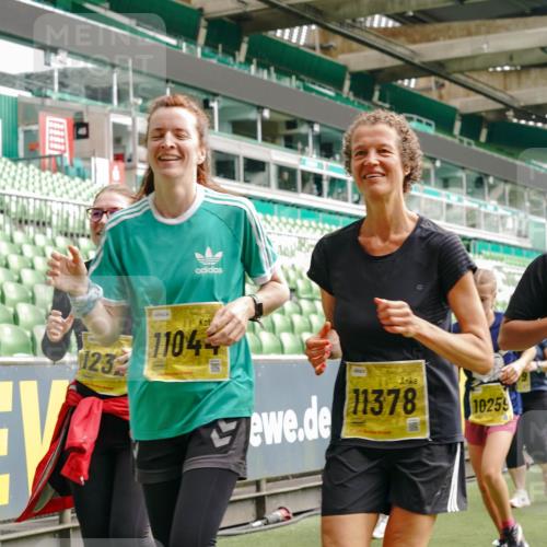 13.09.2026 - 21. swb-Marathon Bremen Michael Burmester http://msf.ph/oto/10480194 13.09.2026 10:41:31 Laufen im Stadion 10148, 10155, 10163, 10169, 10213, 10247, 10299, 10313, 10321, 10354, 10395, 10396, 10399, 10406, 10414, 10417, 10419, 10422, 10424, 10435, 10455, 10461, 10462, 10483, 10519, 10527, 10545, 10546, 10547, 10570, 10582, 10586, 10611, 10644, 10694, 10696, 10705, 10706, 10719, 10722, 10766, 10768, 10776, 10804, 10859, 10889, 10909, 10963, 10977, 11043, 11048, 11084, 11085, 11097, 11098 meine-sportfotos.de