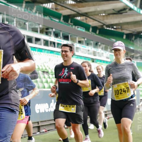 13.09.2026 - 21. swb-Marathon Bremen Michael Burmester http://msf.ph/oto/10480223 13.09.2026 10:41:32 Laufen im Stadion 10148, 10155, 10163, 10169, 10213, 10247, 10299, 10313, 10321, 10354, 10395, 10396, 10399, 10406, 10414, 10417, 10419, 10422, 10424, 10435, 10455, 10461, 10462, 10483, 10519, 10527, 10545, 10546, 10547, 10570, 10582, 10586, 10611, 10644, 10694, 10696, 10705, 10706, 10719, 10722, 10766, 10768, 10776, 10804, 10859, 10889, 10909, 10963, 10977, 11043, 11048, 11084, 11085, 11090, 11097, 11098 meine-sportfotos.de