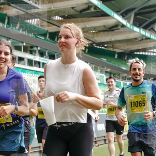 13.09.2026 - 21. swb-Marathon Bremen Michael Burmester http://msf.ph/oto/10480307 13.09.2026 10:41:35 Laufen im Stadion 10148, 10155, 10163, 10169, 10213, 10247, 10299, 10313, 10321, 10354, 10395, 10396, 10399, 10406, 10414, 10417, 10419, 10422, 10424, 10435, 10455, 10461, 10462, 10483, 10490, 10519, 10527, 10545, 10546, 10547, 10582, 10586, 10611, 10644, 10694, 10705, 10706, 10719, 10722, 10766, 10768, 10776, 10804, 10854, 10859, 10889, 10909, 10963, 10977, 11043, 11048, 11084, 11085, 11090, 11097, 11098, 11192 meine-sportfotos.de