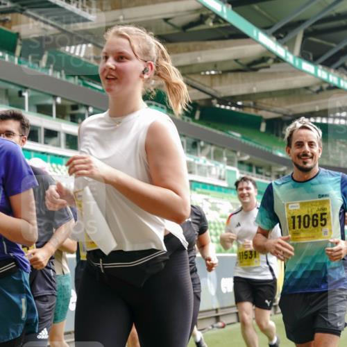 13.09.2026 - 21. swb-Marathon Bremen Michael Burmester http://msf.ph/oto/10480316 13.09.2026 10:41:35 Laufen im Stadion 10148, 10155, 10163, 10169, 10213, 10247, 10299, 10313, 10321, 10354, 10395, 10396, 10399, 10406, 10414, 10417, 10419, 10422, 10424, 10435, 10455, 10461, 10462, 10483, 10490, 10519, 10527, 10545, 10546, 10547, 10582, 10586, 10611, 10644, 10694, 10705, 10706, 10719, 10722, 10766, 10768, 10776, 10804, 10854, 10859, 10889, 10909, 10963, 10977, 11043, 11048, 11084, 11085, 11090, 11097, 11098, 11192 meine-sportfotos.de
