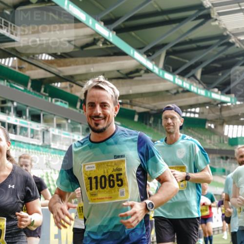 13.09.2026 - 21. swb-Marathon Bremen Michael Burmester http://msf.ph/oto/10480341 13.09.2026 10:41:35 Laufen im Stadion 10148, 10155, 10163, 10169, 10213, 10247, 10299, 10313, 10321, 10354, 10395, 10396, 10399, 10406, 10414, 10417, 10419, 10422, 10424, 10435, 10455, 10461, 10462, 10483, 10490, 10519, 10527, 10545, 10546, 10547, 10582, 10586, 10611, 10644, 10694, 10705, 10706, 10719, 10722, 10766, 10768, 10776, 10804, 10854, 10859, 10889, 10909, 10963, 10977, 11043, 11048, 11084, 11085, 11090, 11097, 11098, 11192 meine-sportfotos.de