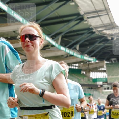 13.09.2026 - 21. swb-Marathon Bremen Michael Burmester http://msf.ph/oto/10480374 13.09.2026 10:41:37 Laufen im Stadion 10148, 10155, 10163, 10169, 10213, 10247, 10299, 10313, 10321, 10354, 10395, 10396, 10399, 10406, 10414, 10417, 10419, 10422, 10424, 10435, 10455, 10461, 10462, 10483, 10490, 10519, 10527, 10545, 10546, 10547, 10582, 10586, 10611, 10644, 10694, 10705, 10706, 10719, 10722, 10766, 10768, 10776, 10804, 10854, 10859, 10889, 10909, 10963, 10977, 11027, 11043, 11048, 11084, 11085, 11090, 11097, 11098, 11140, 11192 meine-sportfotos.de