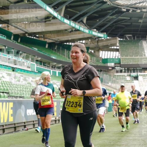 13.09.2026 - 21. swb-Marathon Bremen Michael Burmester http://msf.ph/oto/10480407 13.09.2026 10:41:39 Laufen im Stadion 10148, 10155, 10163, 10213, 10247, 10299, 10313, 10321, 10354, 10395, 10396, 10399, 10406, 10414, 10417, 10419, 10422, 10424, 10435, 10455, 10461, 10462, 10483, 10490, 10519, 10527, 10545, 10546, 10547, 10582, 10586, 10611, 10644, 10665, 10694, 10705, 10706, 10719, 10722, 10766, 10768, 10776, 10804, 10854, 10859, 10889, 10909, 10963, 10977, 11027, 11043, 11048, 11084, 11085, 11090, 11097, 11098, 11140, 11192 meine-sportfotos.de
