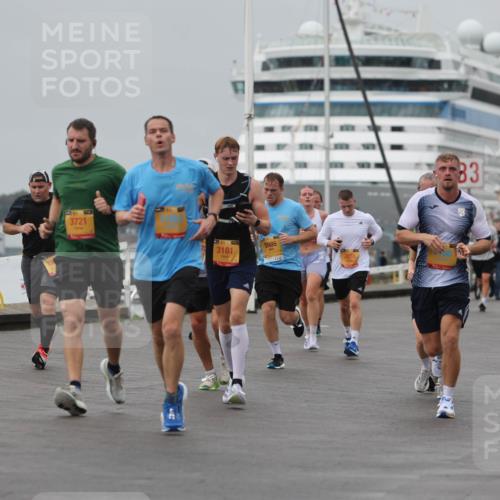 13.09.2026 - Kiel Lauf Andreas Tolksdorf http://msf.ph/oto/10480485 13.09.2026 11:54:31 Kiellinie 641, 3721, 39, 7, 3181, 5985, 10, 83 meine-sportfotos.de