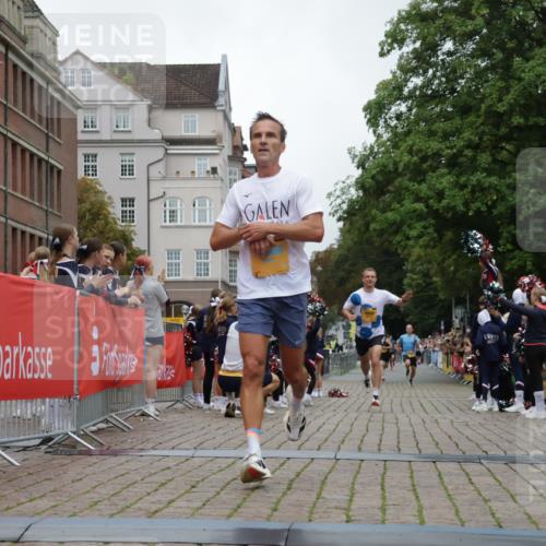 13.09.2026 - Kiel Lauf Yannick Fuchs http://msf.ph/oto/10487147 13.09.2026 10:23:45 Ziel 2937, 716, 3465, 4645, 6302, 8809, 10568, 8809, 9678, 10568 meine-sportfotos.de