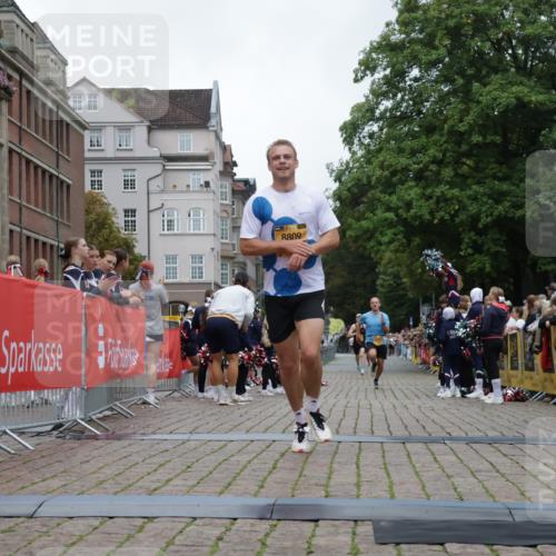 13.09.2026 - Kiel Lauf Yannick Fuchs http://msf.ph/oto/10487154 13.09.2026 10:23:47 Ziel 2937, 716, 3465, 4645, 6302, 8809, 8809, 9678, 10568 meine-sportfotos.de