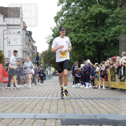 13.09.2026 - Kiel Lauf Yannick Fuchs http://msf.ph/oto/10487193 13.09.2026 10:24:13 Ziel 2664, 6018, 6433, 7195, 9298, 2937, 4199, 7457, 11647, 716, 2937 meine-sportfotos.de