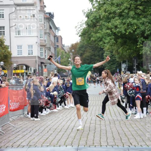 13.09.2026 - Kiel Lauf Yannick Fuchs http://msf.ph/oto/10487244 13.09.2026 10:25:14 Ziel 4858, 2158, 2501, 6174, 7069, 7233, 8656, 11798, 6958, 8566, 10095, 2501 meine-sportfotos.de