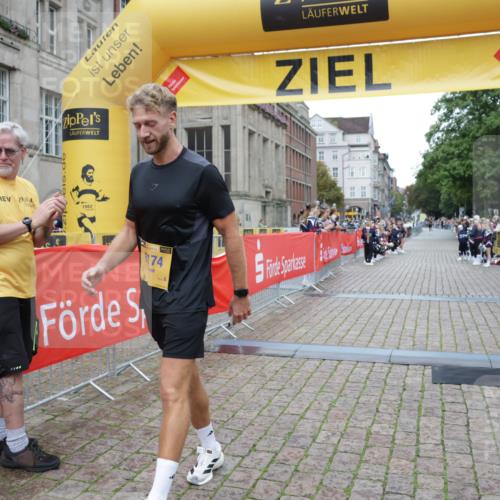 13.09.2026 - Kiel Lauf Yannick Fuchs http://msf.ph/oto/10487275 13.09.2026 10:25:37 Ziel 2084, 2107, 6585, 7377, 8566, 10095, 4858, 6958, 1625, 4463, 8643, 9077, 6174, 7069, 8656 meine-sportfotos.de