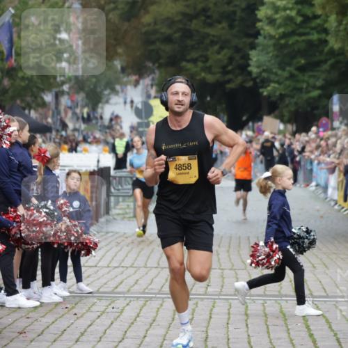13.09.2026 - Kiel Lauf Yannick Fuchs http://msf.ph/oto/10487278 13.09.2026 10:25:49 Ziel 1625, 2084, 2107, 4463, 6585, 8643, 4858, 6585, 6958, 7377, 8566, 10095, 4167, 5001, 7595, 9077, 10850, 11169, 4858 meine-sportfotos.de
